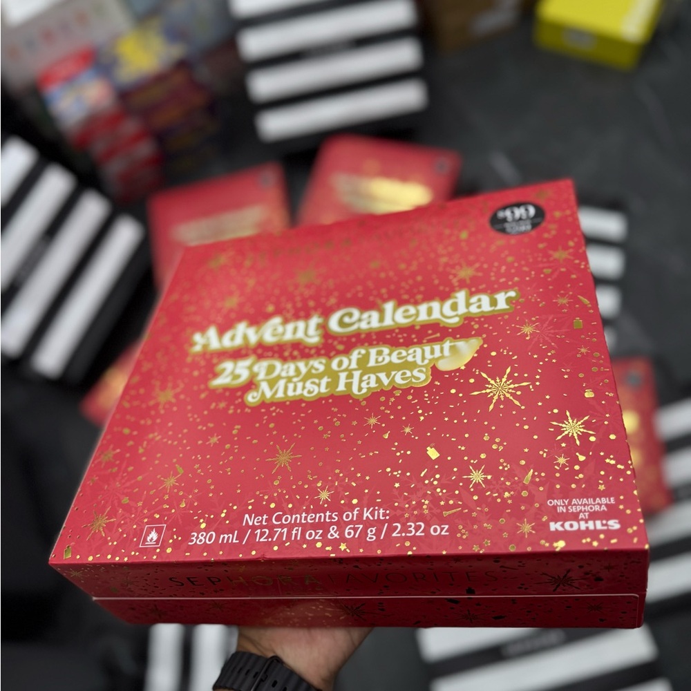 Sephora Advent Calendar in Festive Red and Gold - Picture 2 of 3